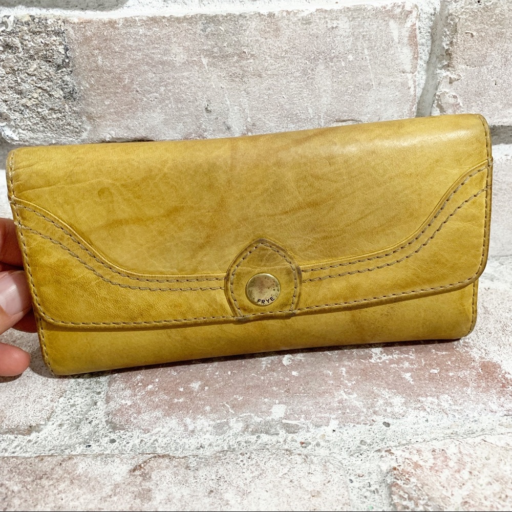 🔥 Frye Tri Fold Wallet